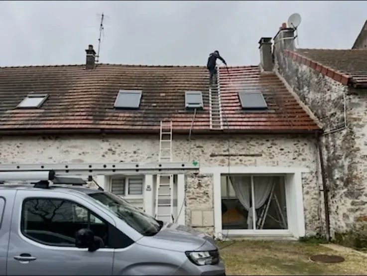 Pendant — nettoyage de toiture par Eco Toit Renov