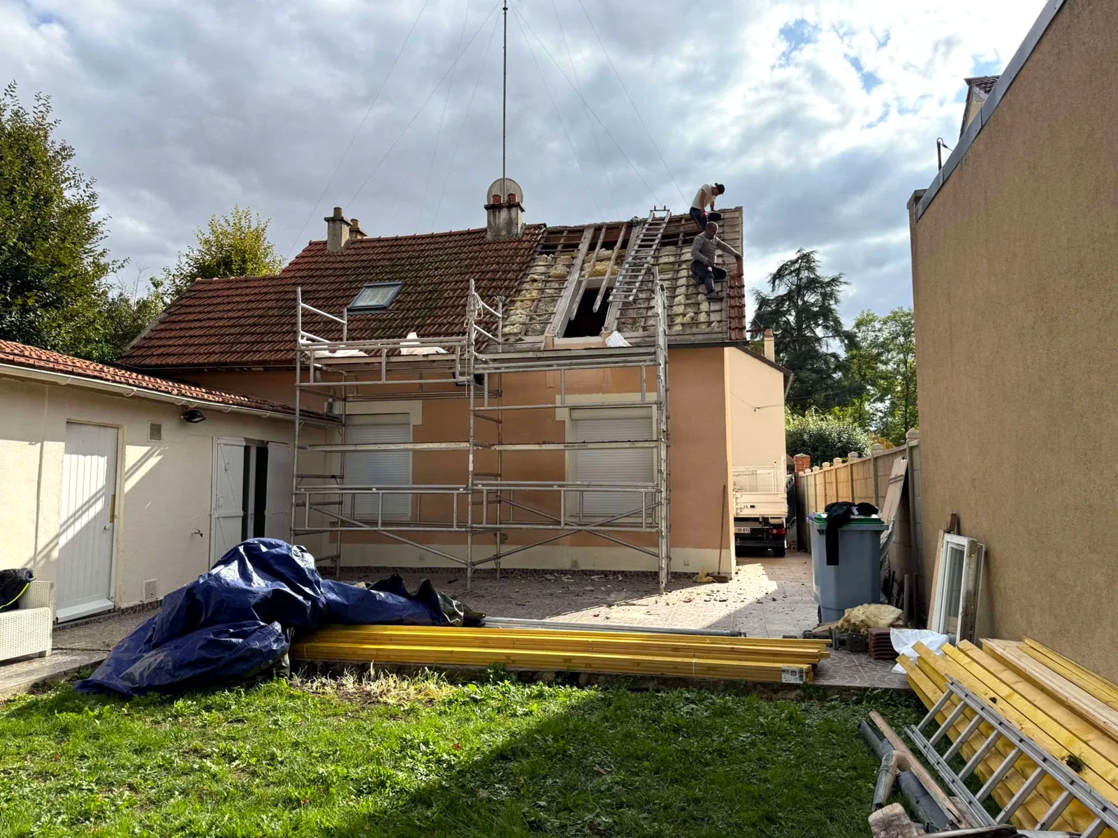 Découverture en cours sur pavillon