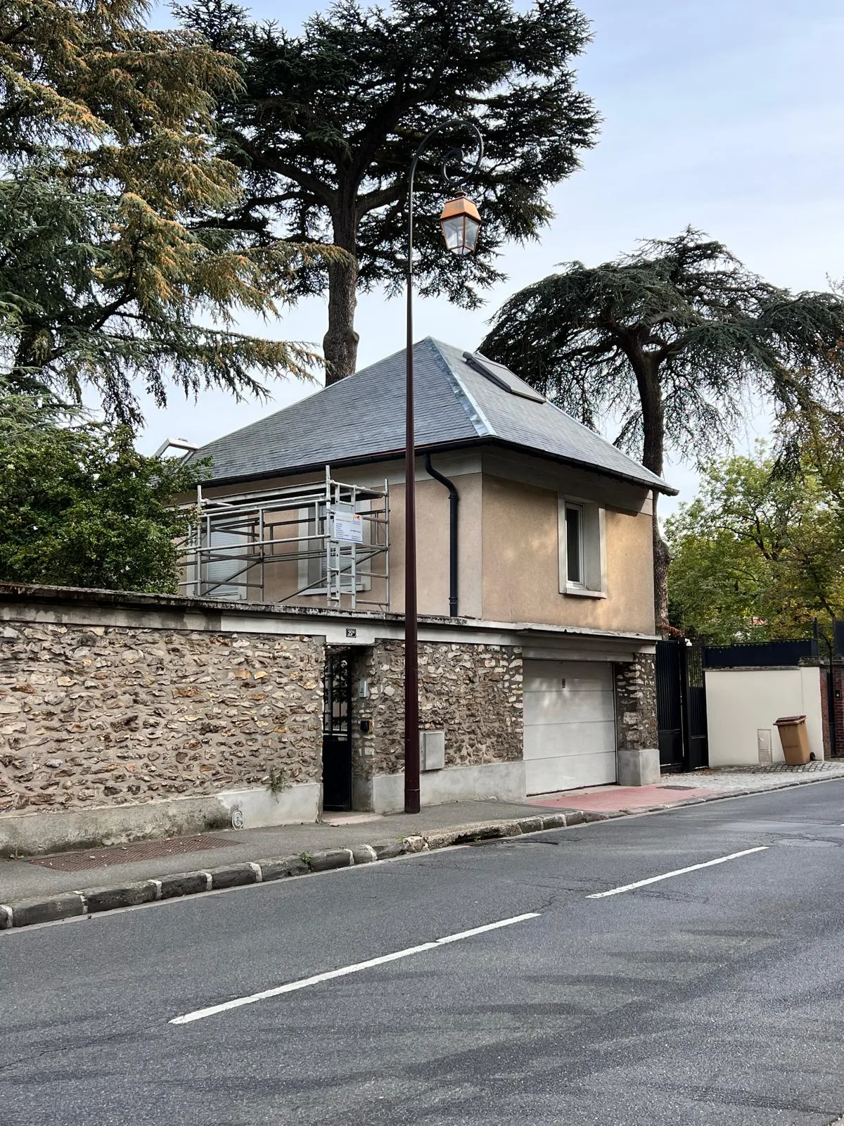 Tuile ou ardoise pour votre toiture dans le Loiret ?